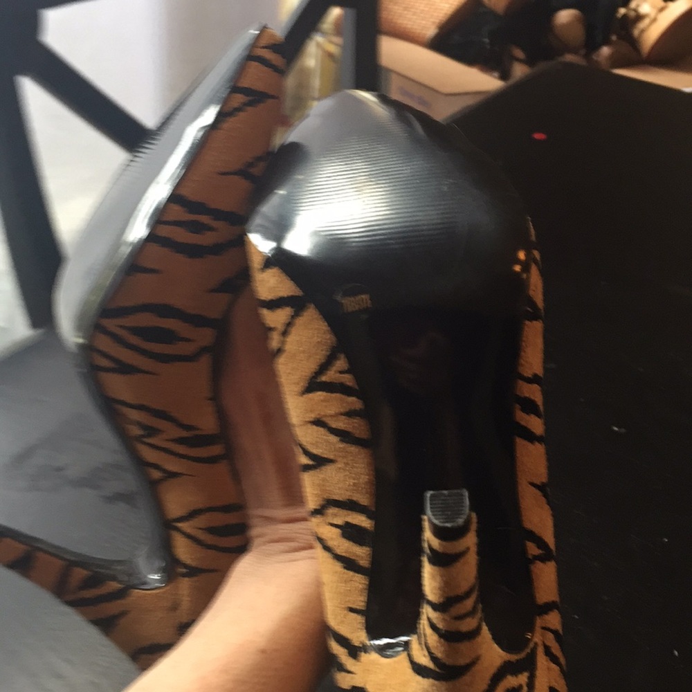 Aztec patterned Heels - Picture 3 of 5